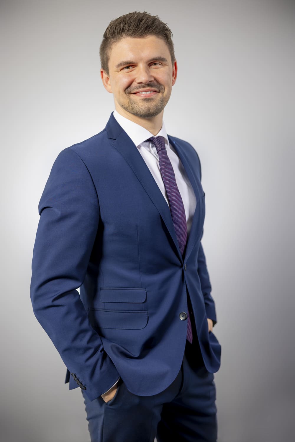 Oleksandr Kuliyevych Notar (Amtsnachfolger der Notarin Regina Weiße)